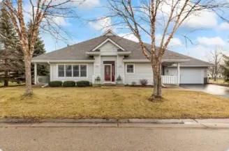 517 Sutherland Cir, Oconomowoc, WI