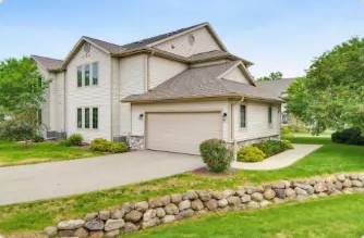 2215 Circle Rdg, B, Delafield, WI