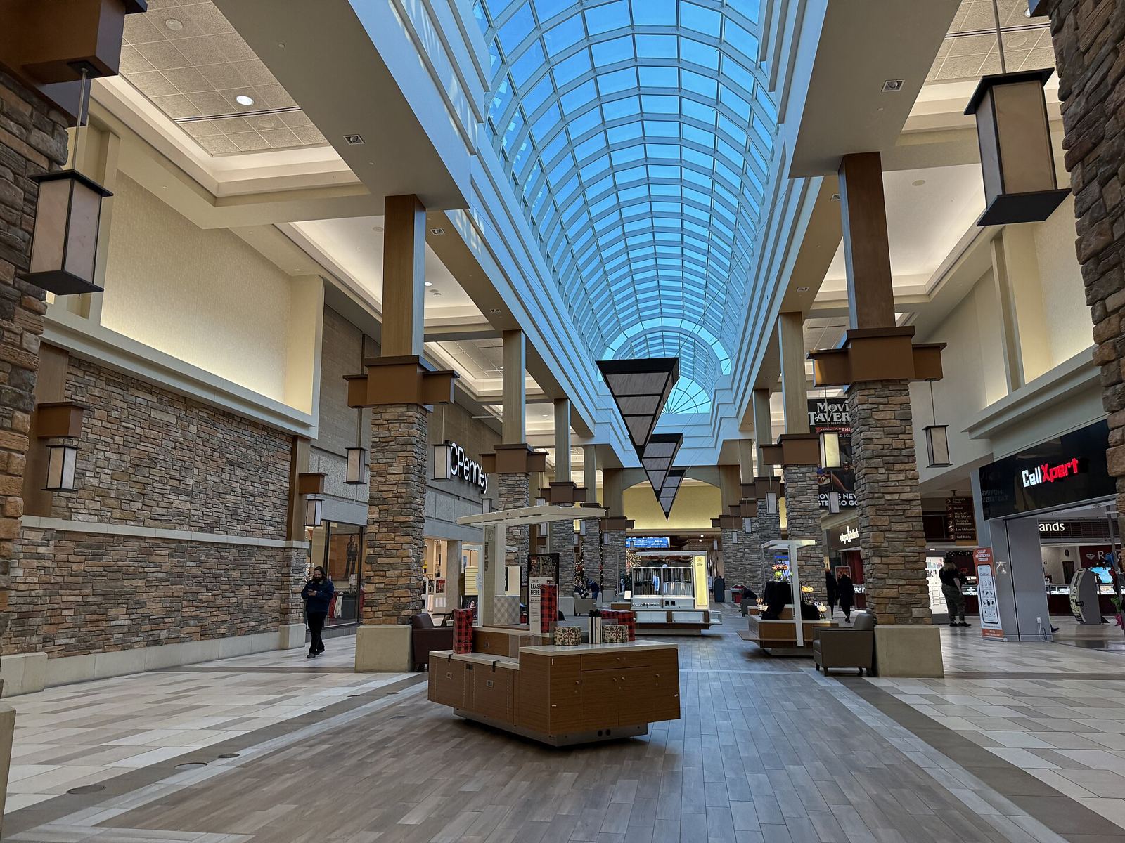 Center court., Brookfield, WI