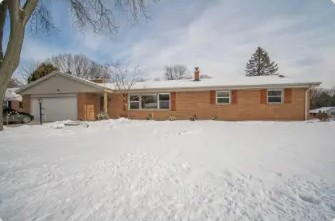 856 Badger Ln E, West Bend, WI