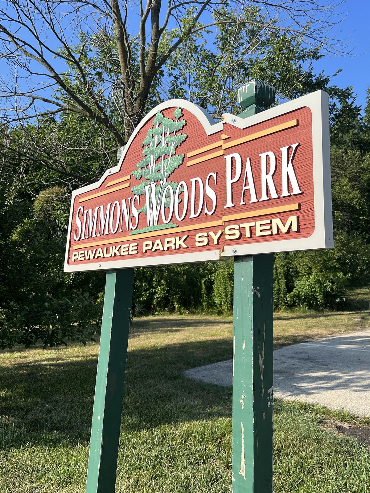 Entry sign for Simmons Woods Park, Pewaukee, WI, USA, Pewaukee, WI