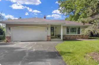 S25W27059 Winnebago Way, Waukesha, WI