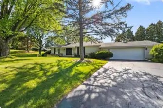1605 Greenview Dr, Brookfield, WI