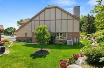 N34W23883 Grace Ave, B, Pewaukee, WI