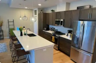 215 E Pleasant St, 207, Oconomowoc, WI