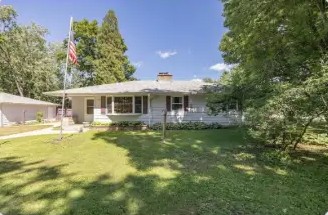 733 N Lapham St, Oconomowoc, WI