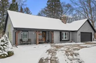 W220N2612 Maplewood Ln, Pewaukee, WI