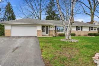 1415 N 118th St, Wauwatosa, WI