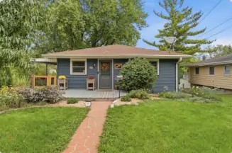 357 E Wisconsin Ave, Pewaukee, WI