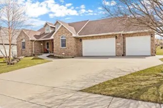 809 Chickadee Dr, Cambridge, WI