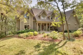 N1W31353 Hickory Hollow Ct, Delafield, WI